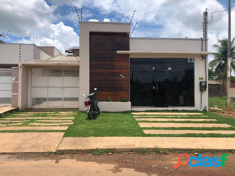 Vende-se uma casa no centro da cidade com ponto comercial