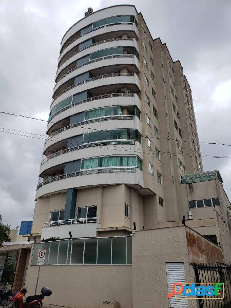 APARTAMENTO SEMIMOBILIADO COM 3 DORMITÓRIOS NO CENTRO