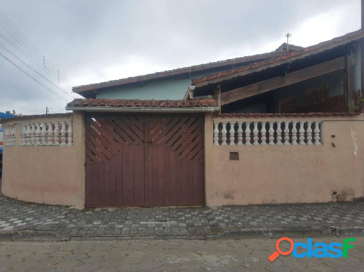 Casa com edícula ótima localização em Mongaguá