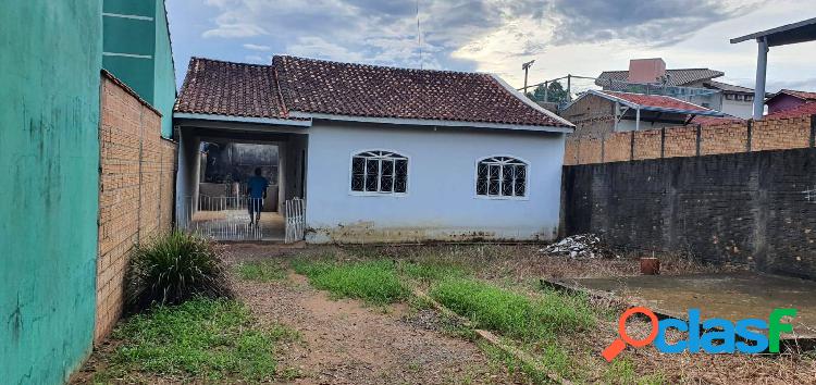 Vende-se casa em frente ao fórum setor 02 em Jaru