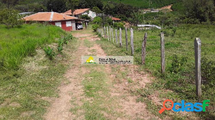 Vende-se chácara para morada em Nova Resende -MG
