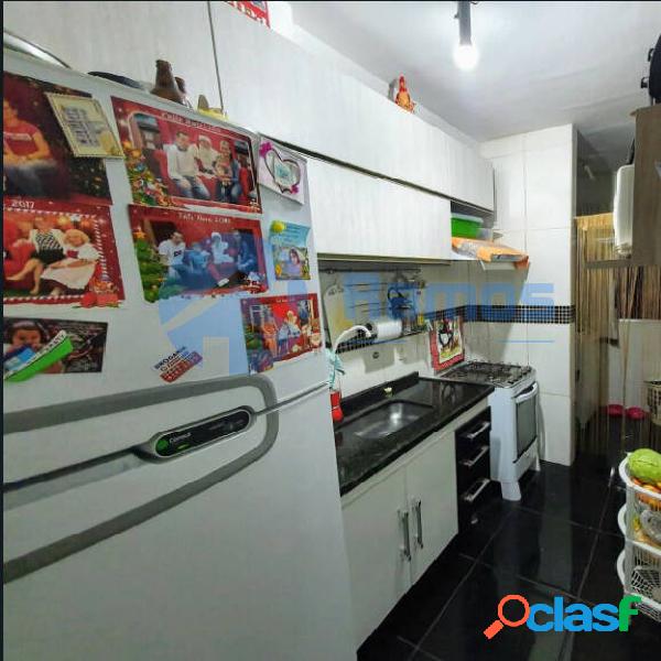 Apartamento com 2 dormitórios, varanda - Cond. Castelo