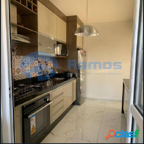 Apartamento com 3 dormitórios, sendo 1 suíte. Cond. Rossi