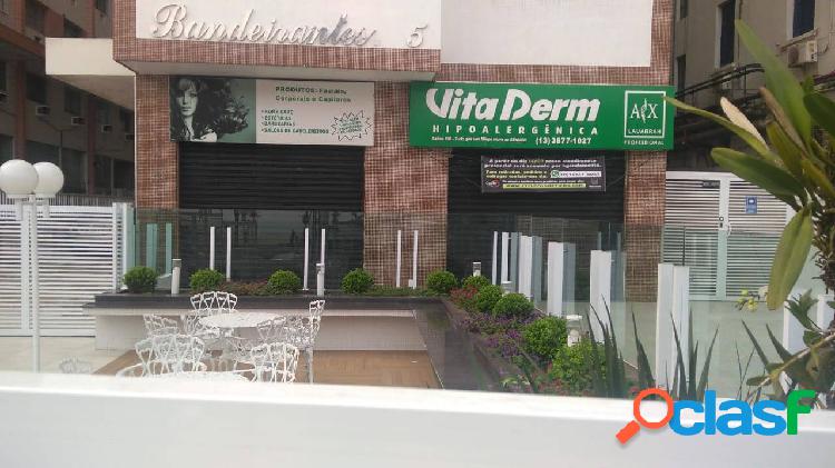 Excelente Sala comercial em Santos em frente a Praia no