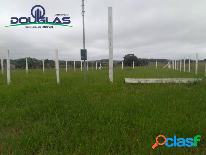 Terreno com água e luz