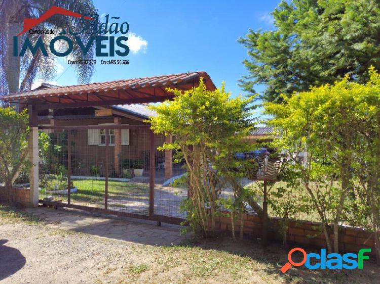 Bela Casa com piscina, quiosque e cozinha campeira em cond.