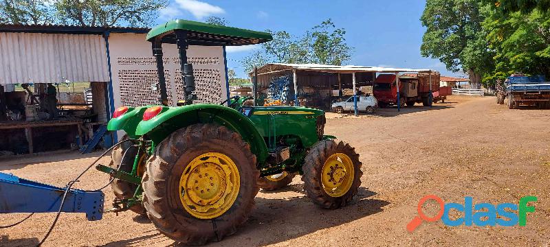 John Deere 5055E