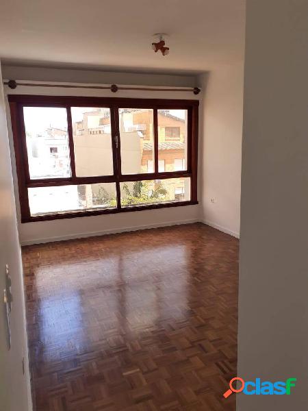 APARTAMENTO NO MENINO DEUS