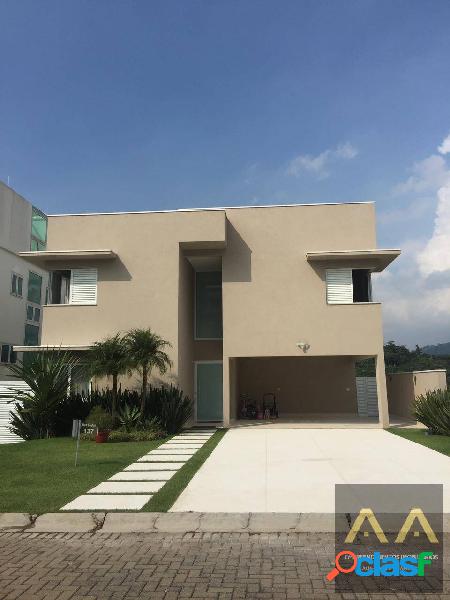 BELÍSSIMA CASA, ÓTIMA LOCALIZAÇÃO, 4 SUÍTES