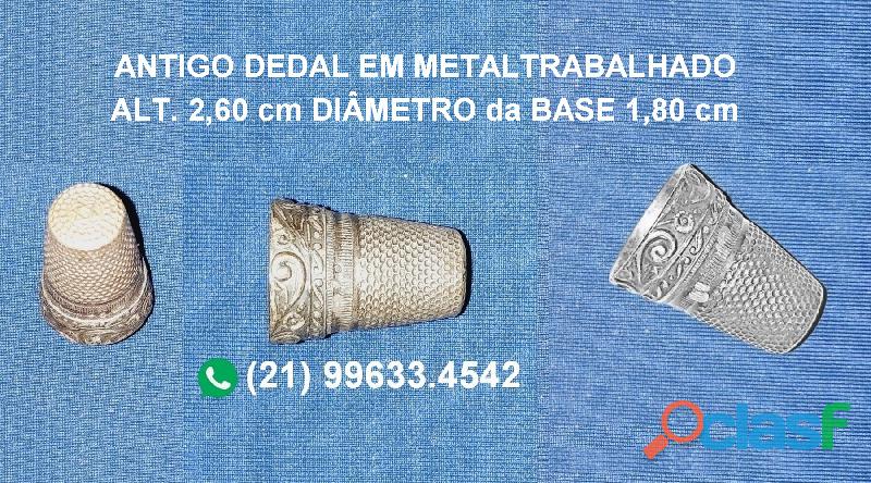 DEDAL ANTIGO EM METAL TRABALHADO