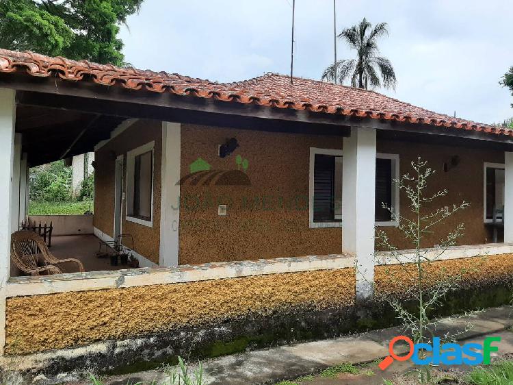 Sitio à venda no bairro Cachoeira, em Atibaia-SP.