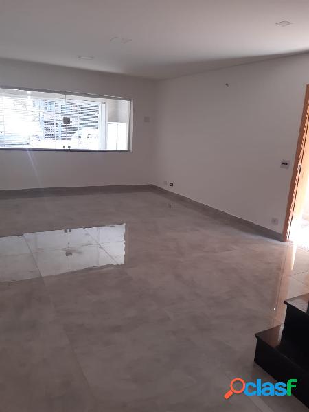 Sobrado à venda, 200 m², 3 quartos, 1 banheiro, 3 suítes