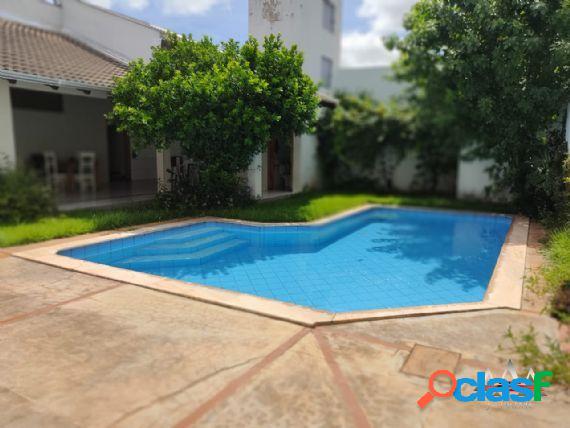 Vendo ou Alugo casa comercial 03 suites e piscina centro em