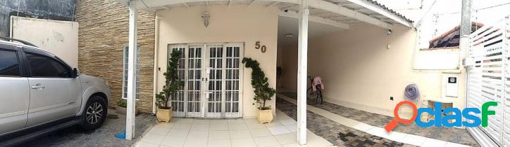 VENDE-SE CASA ALTO PADRÃO COM 50mts DO MAR - CENTRO |