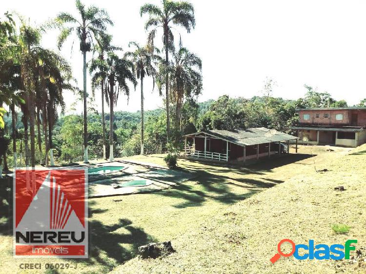 CHÁCARA COM PISCINA