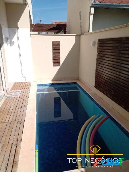 Casa para venda com 3 quartos, sendo 1 suíte e piscina