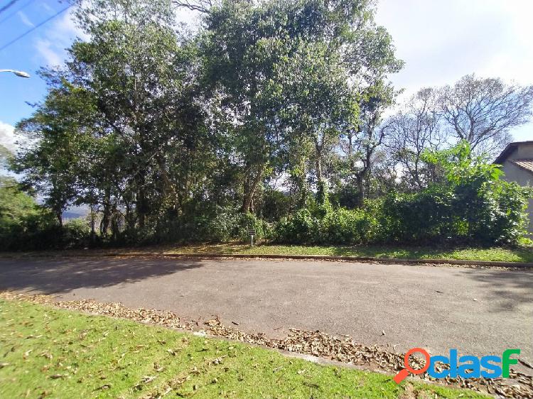 Lindo terreno em Condomínio Fechado, ótima topografia em