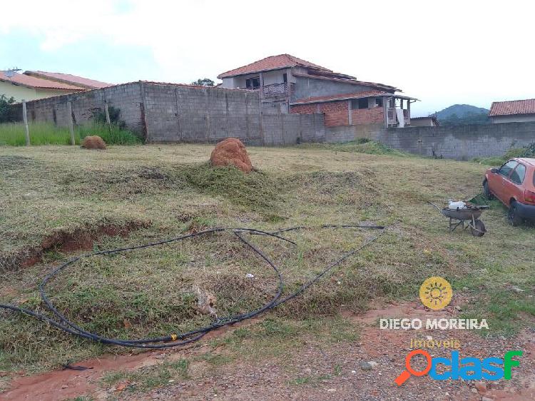 Terreno à venda em Terra Preta com excelente topografia