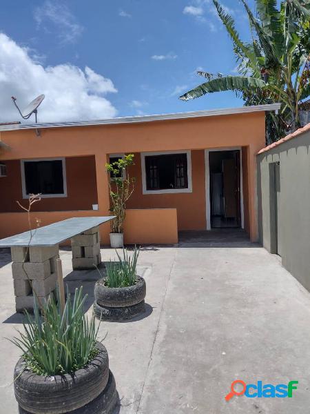 Ótima casa, espaçosa com piscina no centro de Ilha