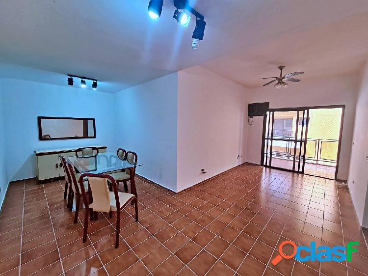 AMPLO APARTAMENTO, 03 DORMITÓRIOS, 04 QUADRAS DA PRAIA!