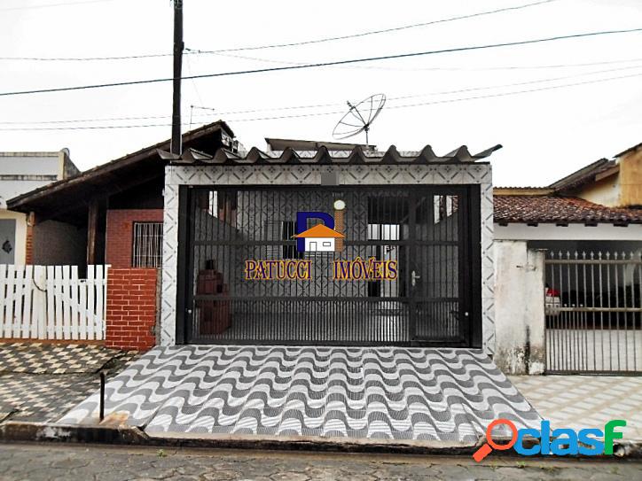 Casa com 03 dormitórios próximo ao mar