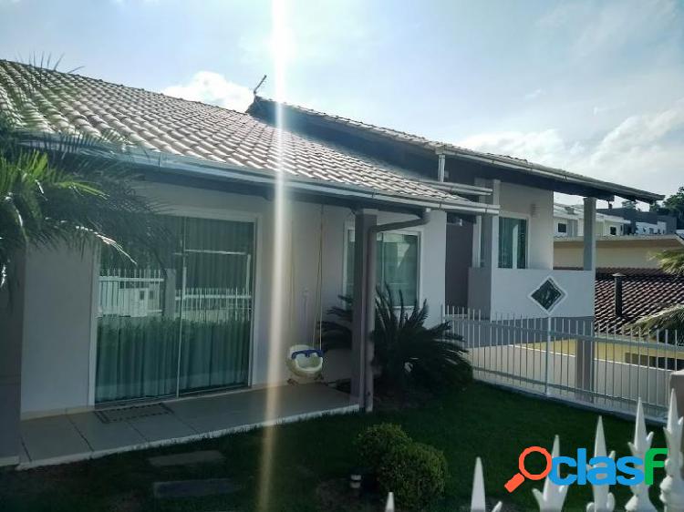 Casa com 3 dorms em Blumenau - Velha Central por 550 mil à