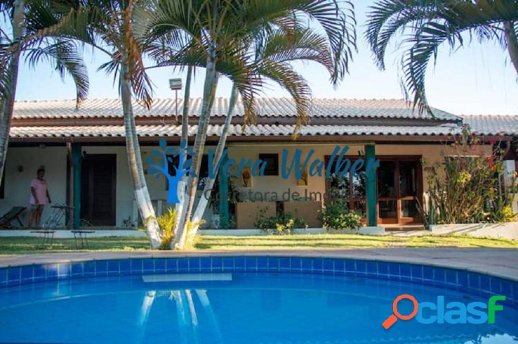 Linda casa com 2 piscinas em condomínio fechado em