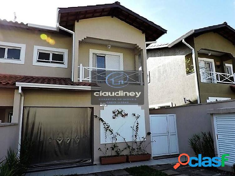 Excelente casa em condomínio com 3 suítes, para locação!