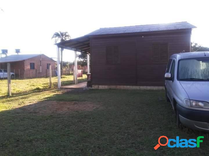 Casa de madeira, Terreno 360m2, Poço artesiano, luz ligada,