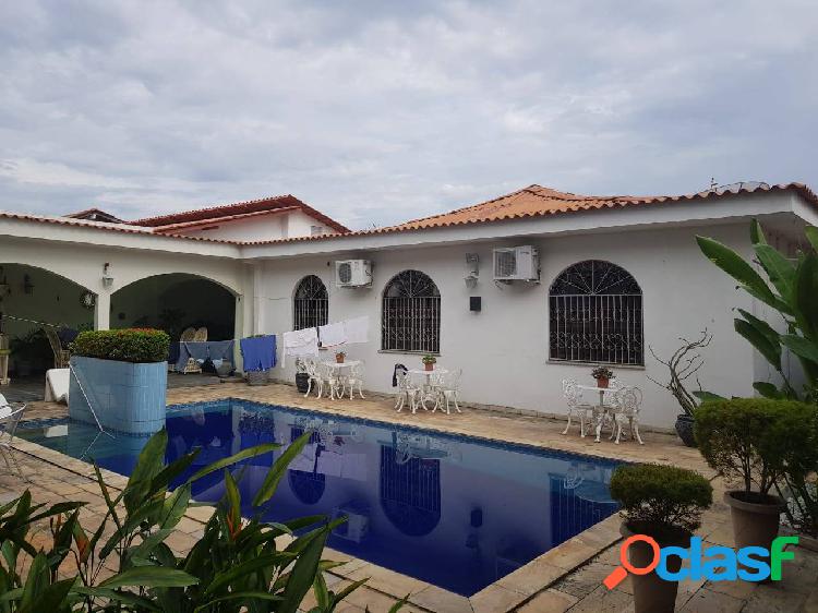 Linda Casa com Piscina de 7 quartos e 5 Suítes