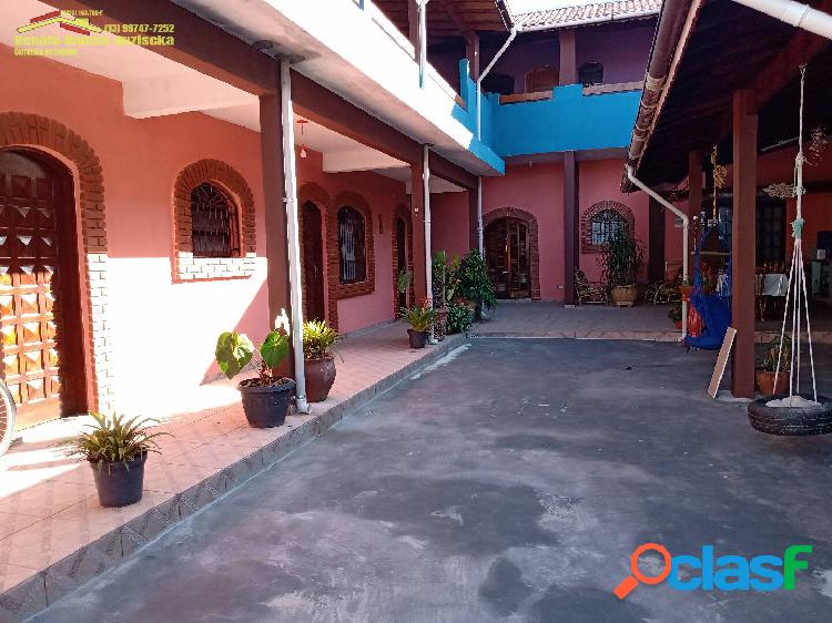 Linda casa com piscina no Cibratel II