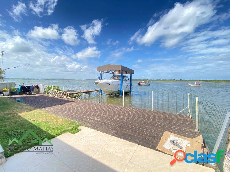 Sobrado com 3 dormitórios, 140m, a venda em Bal. Barra do