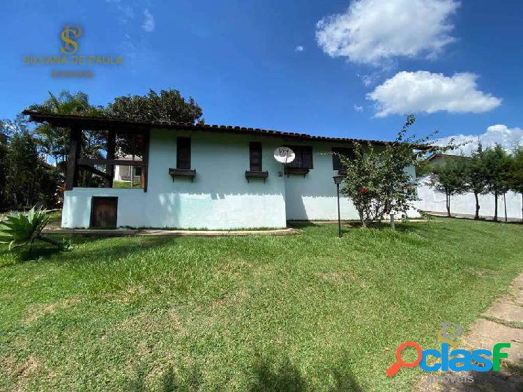 Casa À Venda - 420 m² em Condomínio Fechado com Amplo