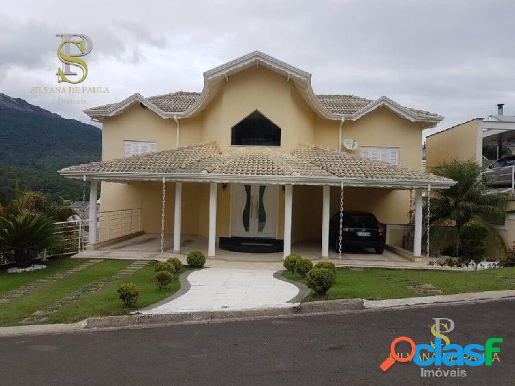 Casa À Venda em Condomínio Fechado de Alto Padrão -