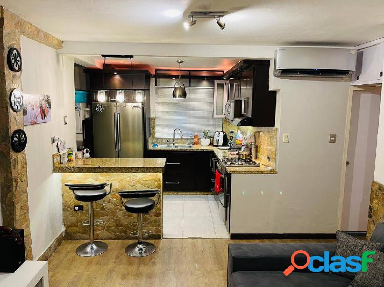 Se vende apartamento de 62m2, en la Urb La Ceiba, cerca de