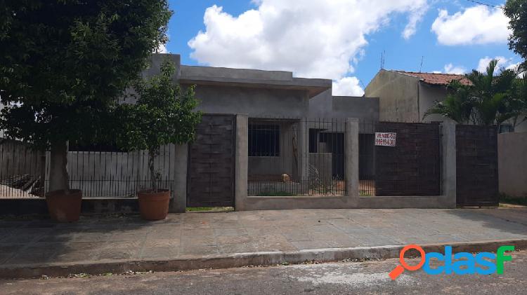 CASA EM CONSTRUÇÃO NO PARQUE DOS UNIVERSITÁRIOS EM