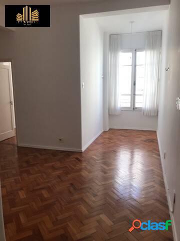 Magnífico apartamento reformado no Leme