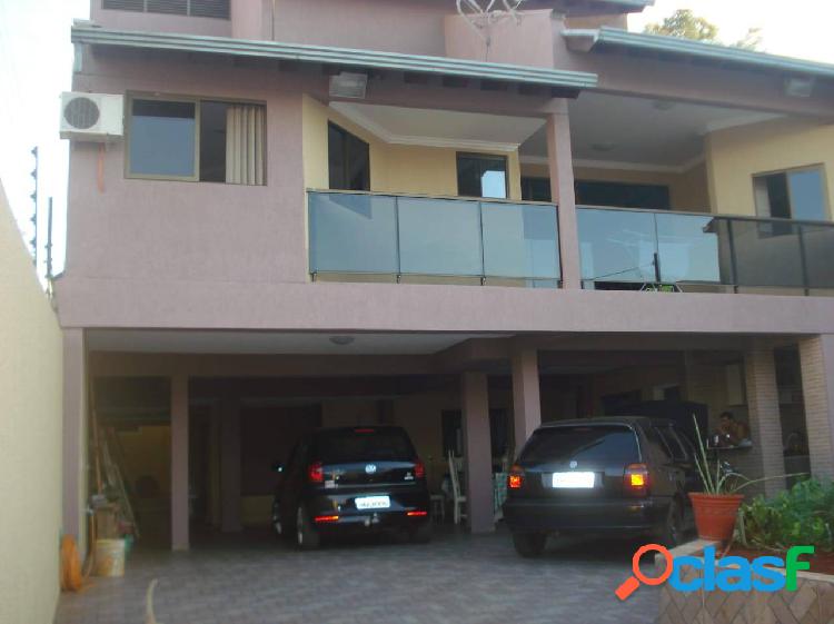 VENDE-SE OU TROCA CASA NA CIDADE DE FOZ IGUACU PR