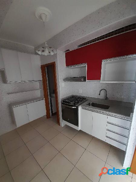 Apartamento REFORMADO RICO EM ARMÁRIOS com 1 dormitório