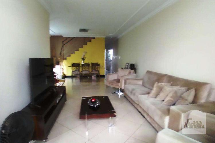 Casa, Castelo, 4 Quartos, 4 Vagas, 1 Suíte