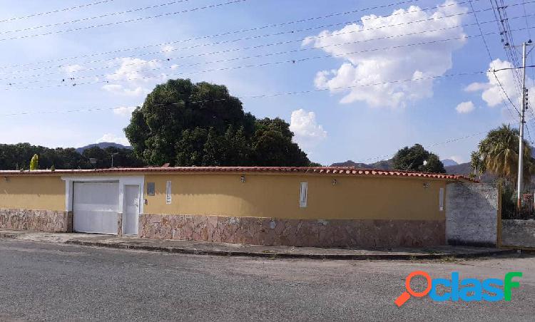 En Venta, Casa en Urb Las Villas de San Joaquín.