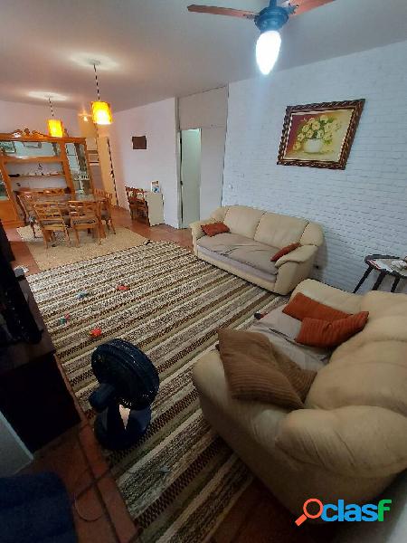 AMPLO APARTAMENTO, 01 QUADRA DA PRAIA COM LAZER!
