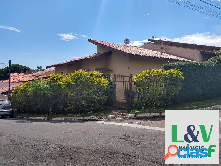 CASA A VENDA EM BAIRRO NOBRE DE LOUVEIRA