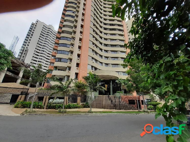 Vendo hermoso apartamento de 160 mts. Ubicado en Urb Las