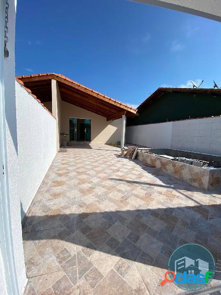 Casa lado praia com piscina, próximo ao centro.