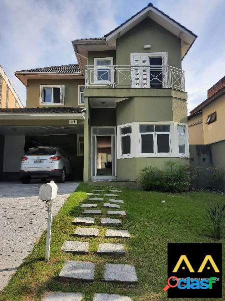 LINDA CASA REFORMADA, 4 SUÍTES, CONCEITO ABERTO, ÓTIMA