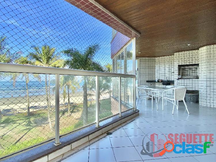 Apartamento amplo pé na areia.