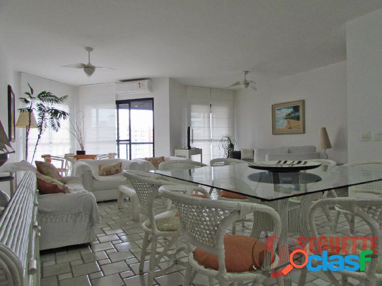 Apartamento próximo a areia, 3 dormitórios