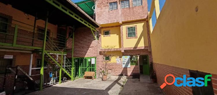 Amplia Edificación con locales y habitaciones. Naguanagua