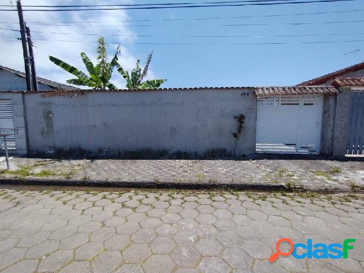 VENDE-SE CASA COM AMPLO QUINTAL EM MONGUAGÁ